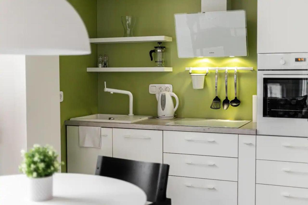 Happy Inn Vip, Self Check-In-24X7, A-C, Parking-In-The-Underground-Garage VNO Buitenkant foto