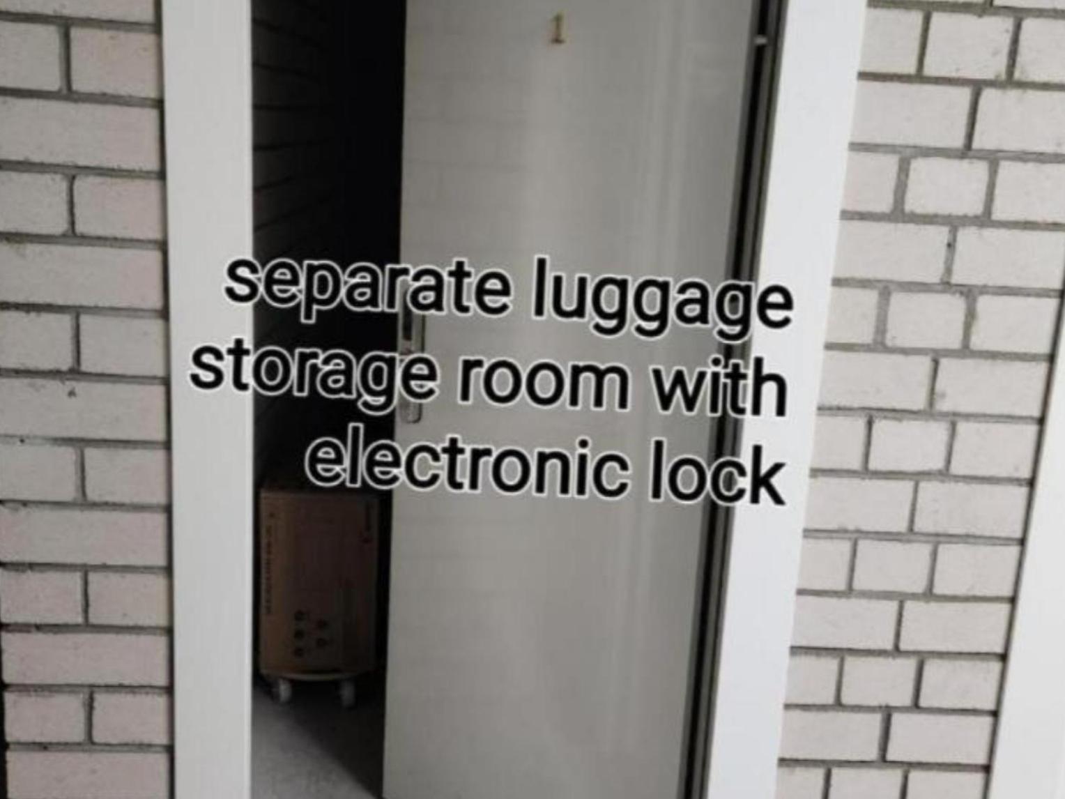 Happy Inn Vip, Self Check-In-24X7, A-C, Parking-In-The-Underground-Garage VNO Buitenkant foto