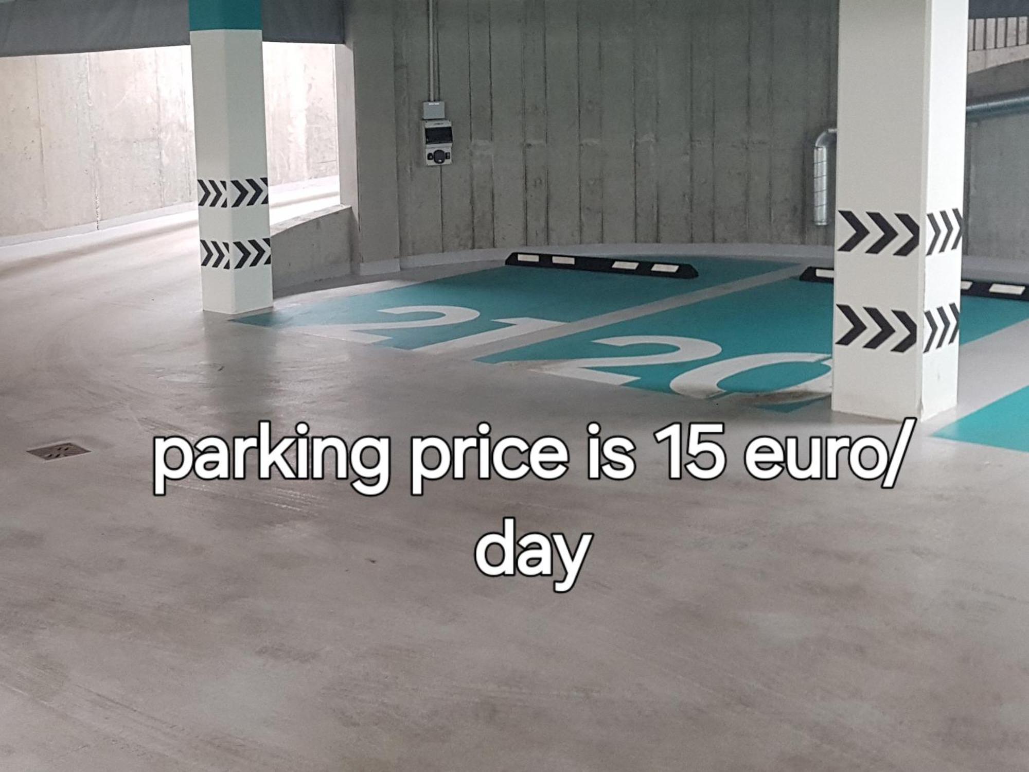Happy Inn Vip, Self Check-In-24X7, A-C, Parking-In-The-Underground-Garage VNO Buitenkant foto
